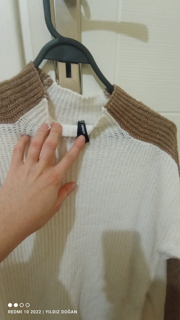 Gri Detaylı Beyaz Örgü Kadın Kazak - Görsel 3