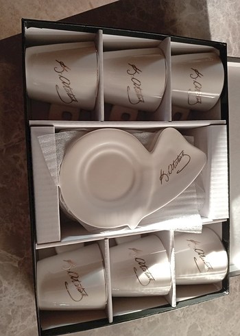 Beyaz İmza Detaylı 6'lı Fincan ve Tabağı Seti - Görsel 2