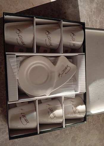 Beyaz İmza Detaylı 6'lı Fincan ve Tabağı Seti - Görsel 4