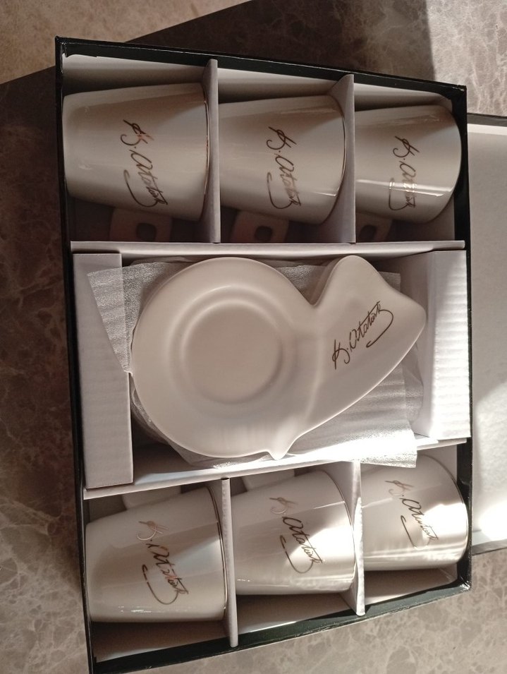 Beyaz İmza Detaylı 6'lı Fincan ve Tabağı Seti - Görsel 2