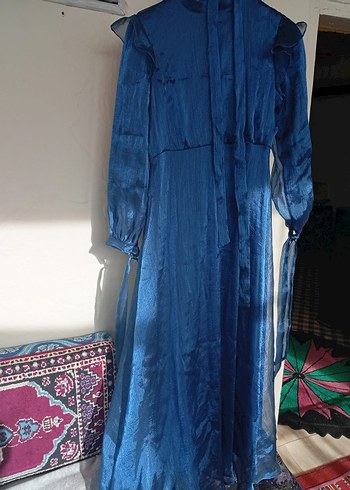 Mavi Parlak Uzun Drapeli Kadın Elbise başörtüsü mevcut - Görsel 3