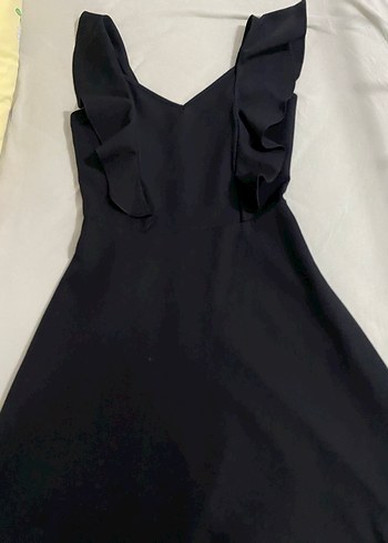 V Yaka Fırfırlı Siyah Midi Elbise - Görsel 2