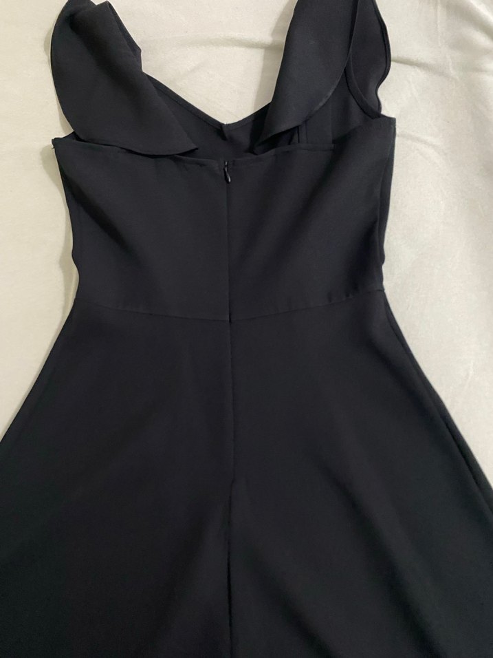 V Yaka Fırfırlı Siyah Midi Elbise - Görsel 3