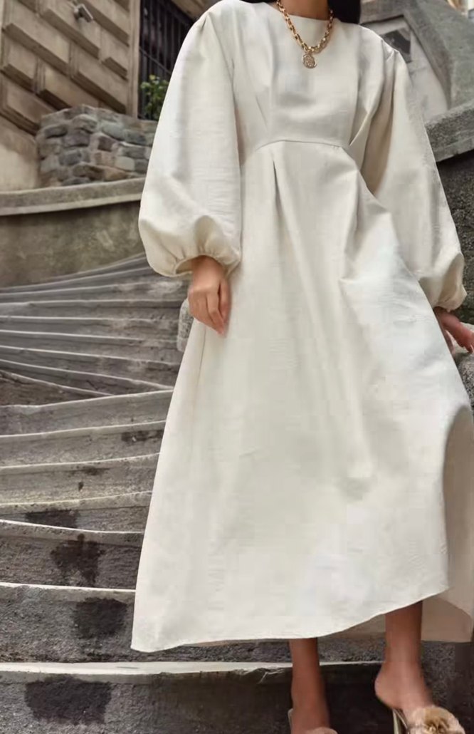 Uzun Beyaz İpek Dokulu Drapeli Kadın Elbise - Görsel 4