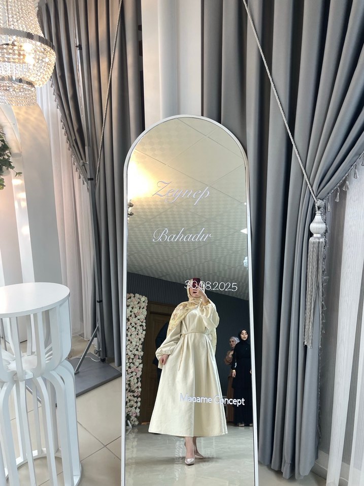 Uzun Beyaz İpek Dokulu Drapeli Kadın Elbise - Görsel 2