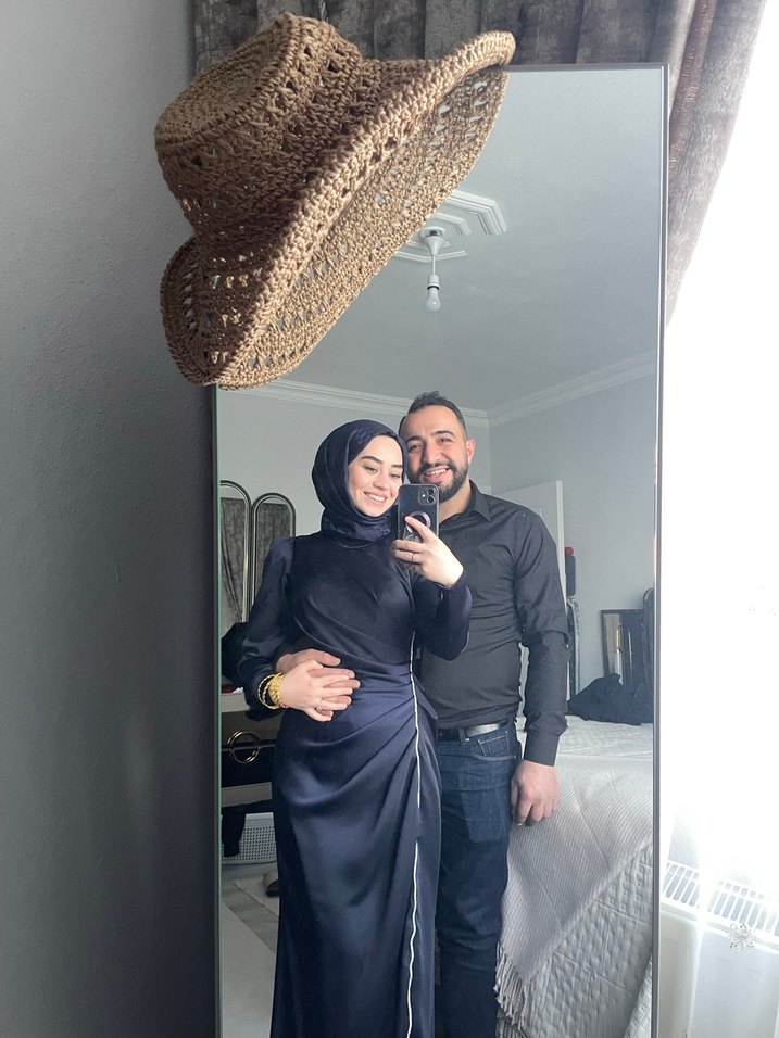 Uzun Lacivert Drapeli Saten Elbise - Görsel 5