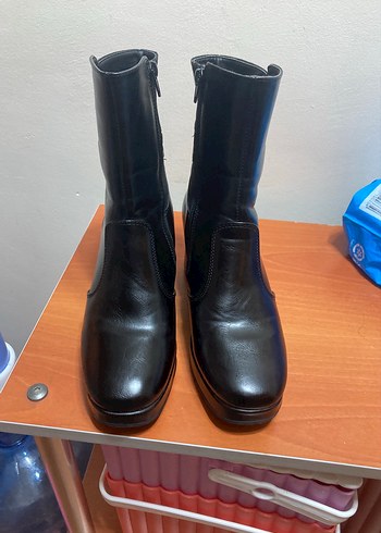 Tokalı Siyah Deri Kadın Bot - Görsel 2