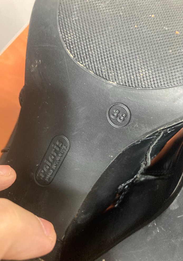 Tokalı Siyah Deri Kadın Bot - Görsel 5