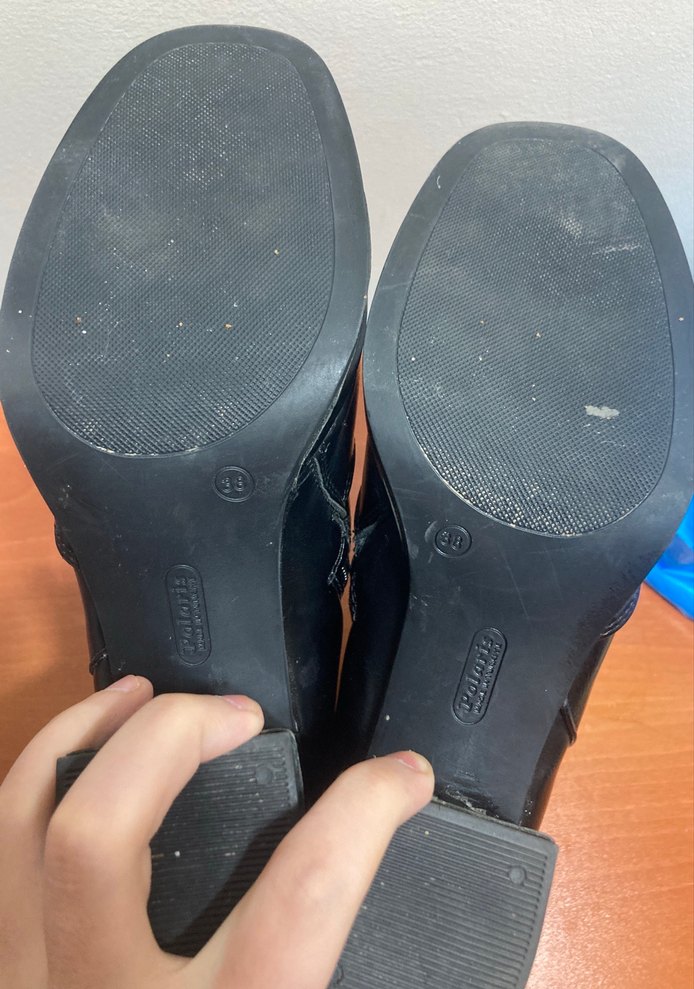 Tokalı Siyah Deri Kadın Bot - Görsel 4