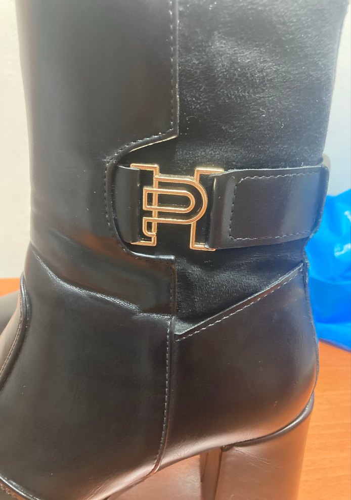 Tokalı Siyah Deri Kadın Bot - Görsel 3