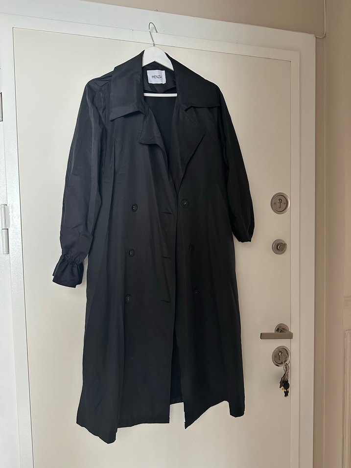 Kadın Siyah Düğmeli Uzun Trençkot - Görsel 3