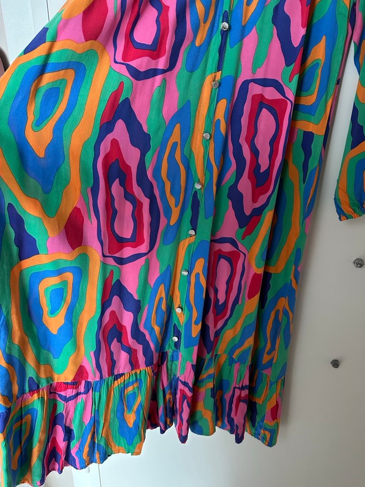 Çok Renkli Uzun V Yaka Pilili Elbise - Görsel 2