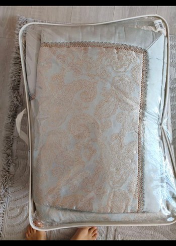 Karaca Bej ve Gri Desensiz Yatak Örtüsü - Görsel 3