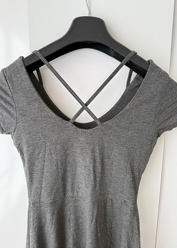 Gri Midi V Yaka İnce Askılı detaylı kısa kollu Elbise - Görsel 2