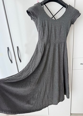 Gri Midi V Yaka İnce Askılı detaylı kısa kollu Elbise - Görsel 3