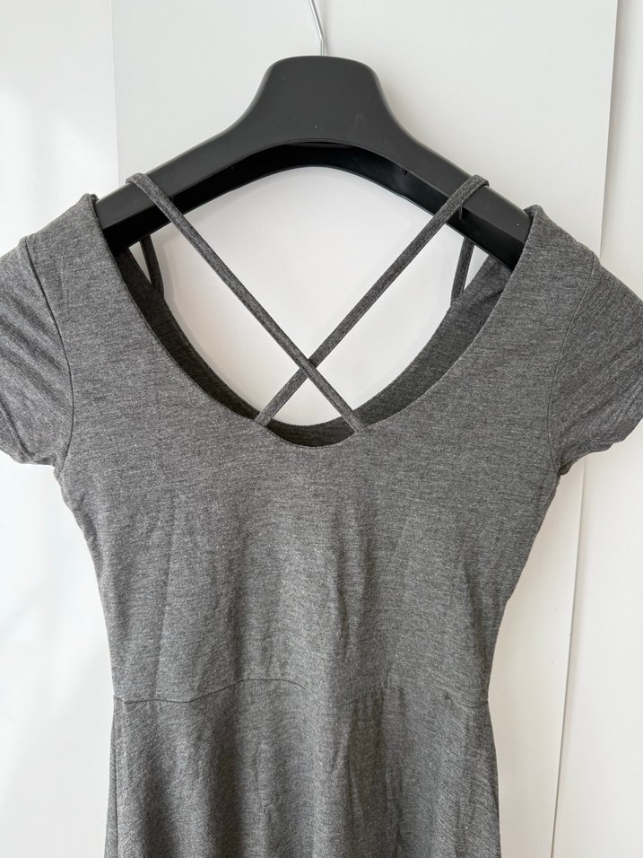 Gri Midi V Yaka İnce Askılı detaylı kısa kollu Elbise - Görsel 2