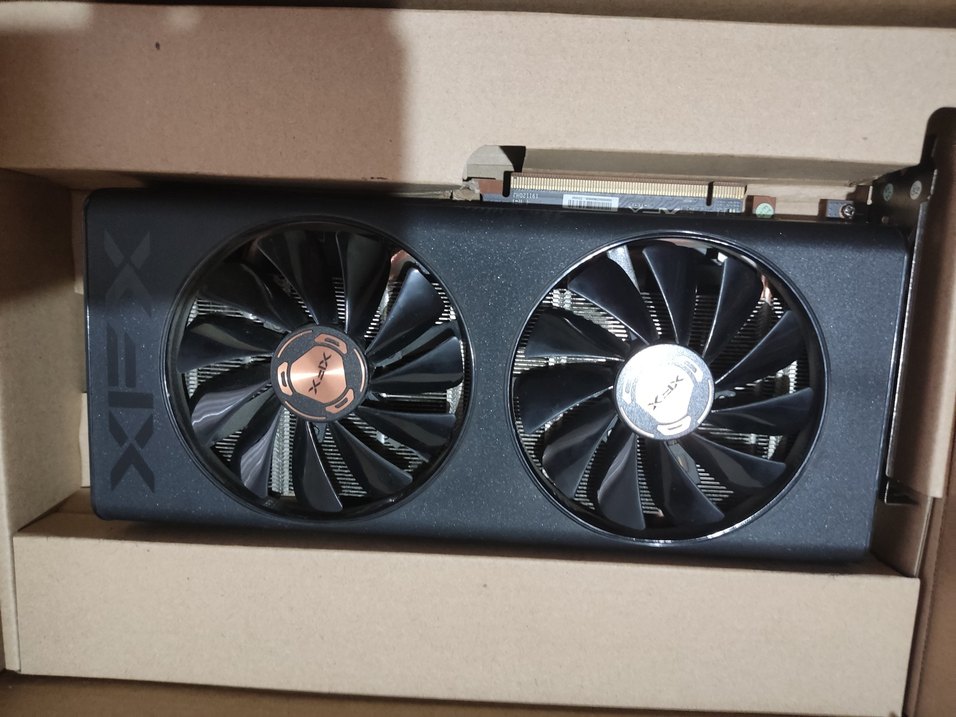 Siyah XFX Radeon RX 5500 XT 8GB Ekran Kartı - Görsel 3