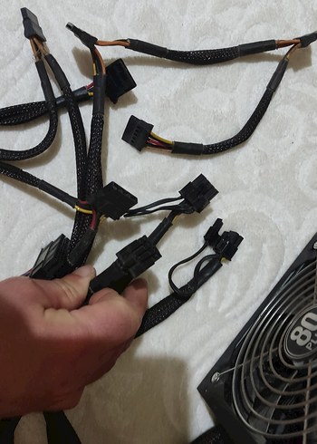 750w 
80 Plus Sertifikalı Siyah Güç Kaynağı - Görsel 3