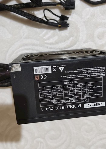 750w 
80 Plus Sertifikalı Siyah Güç Kaynağı - Görsel 2