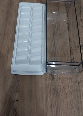 Beyaz Plastik Buz Kalıbı ve Kapaklı Hazneli - Görsel 4