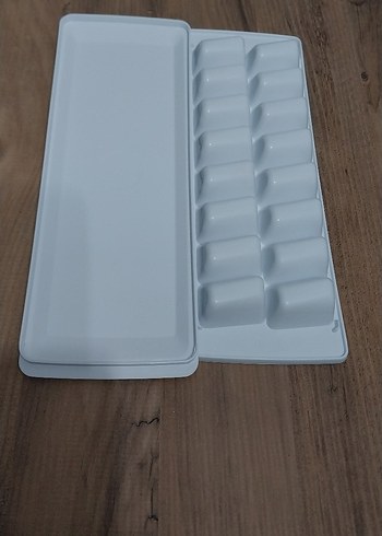 Beyaz Plastik Buz Kalıbı ve Kapaklı Hazneli - Görsel 6