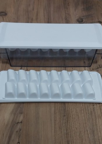 Beyaz Plastik Buz Kalıbı ve Kapaklı Hazneli - Görsel 2