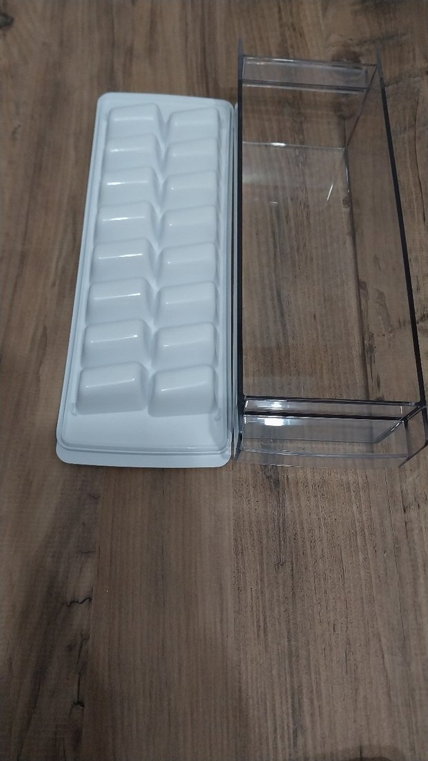 Beyaz Plastik Buz Kalıbı ve Kapaklı Hazneli - Görsel 4