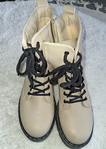 Bej Deri Kürklü Kadın Bot - Görsel 2