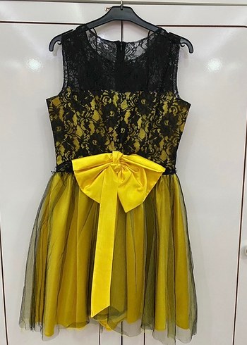 Siyah Dantel Detaylı Sarı Mini Abiye Elbise - Görsel 2