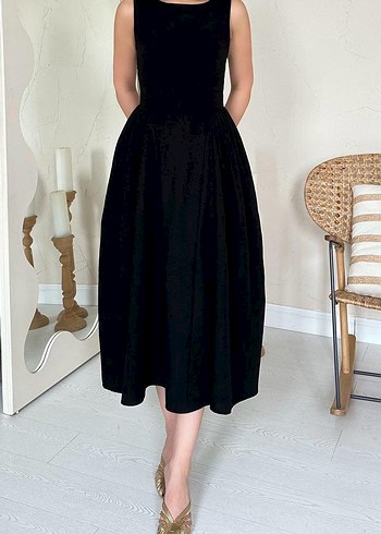 Siyah Uzun Kolluksuz Elbise - Görsel 3