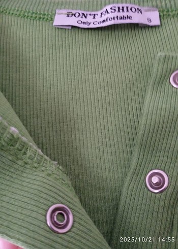 Yeşil Düğmeli Uzun Kollu Kız Tişörtü - Görsel 4