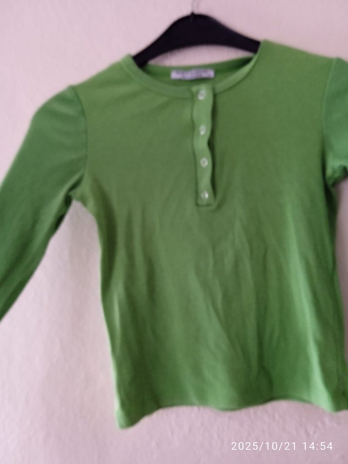 Yeşil Düğmeli Uzun Kollu Kız Tişörtü - Görsel 2