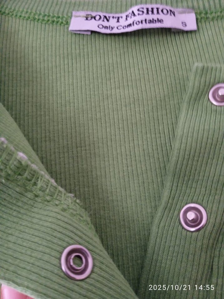 Yeşil Düğmeli Uzun Kollu Kız Tişörtü - Görsel 4