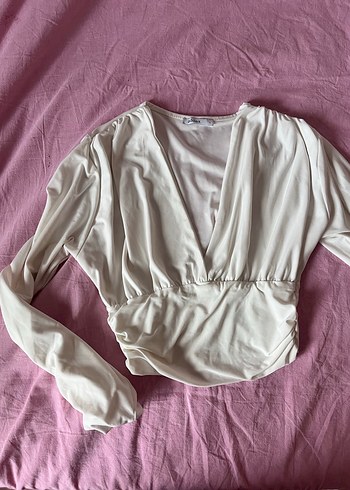 Beyaz V Yaka Drapeli Keten Bluz - Görsel 2