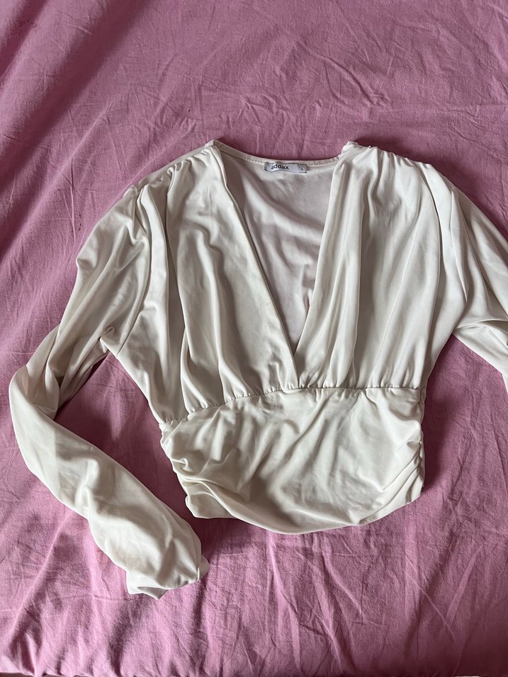 Beyaz V Yaka Drapeli Keten Bluz - Görsel 2