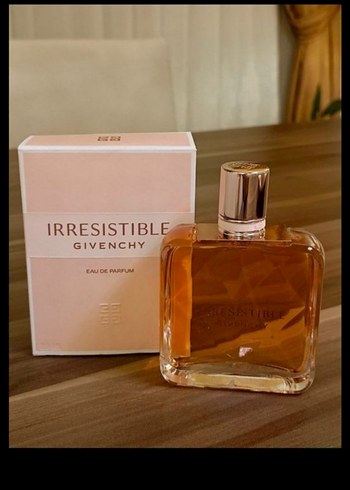 Givenchy Irresistible Kadın Parfümü - Görsel 2