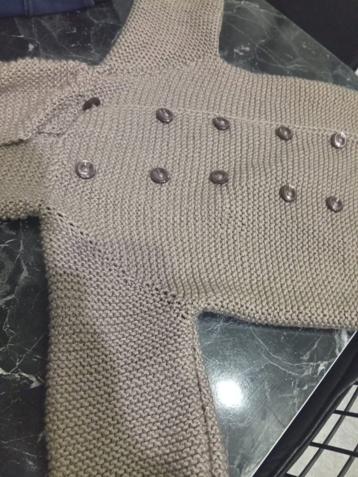 Kız Çocuk Gri Düğmeli Kapüşonlu Hırka - Görsel 3