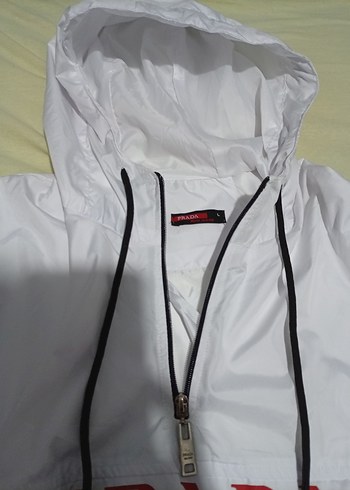 Beyaz Prada Kapüşonlu Yağmurluk - Görsel 6