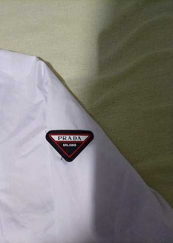 Beyaz Prada Kapüşonlu Yağmurluk - Görsel 2