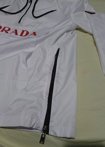 Beyaz Prada Kapüşonlu Yağmurluk - Görsel 5