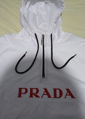 Beyaz Prada Kapüşonlu Yağmurluk - Görsel 3