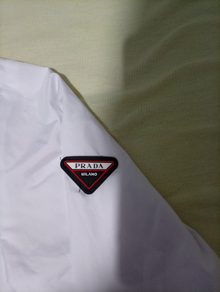 Beyaz Prada Kapüşonlu Yağmurluk - Görsel 2