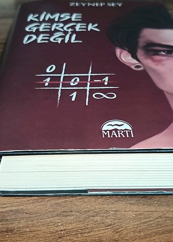 Kimse Gerçek Değil - Zeynep Sey - Görsel 2