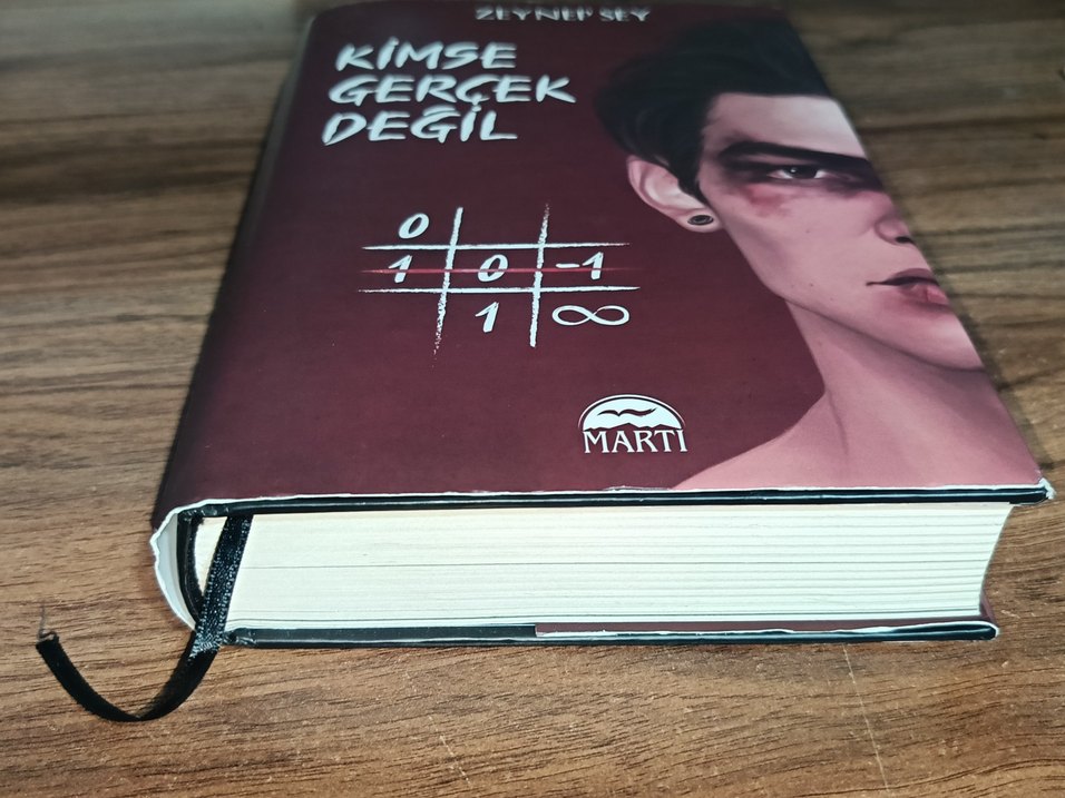 Kimse Gerçek Değil - Zeynep Sey - Görsel 2