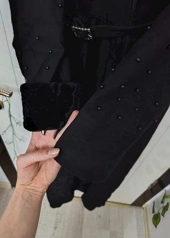 Siyah Uzun Kemerli Tesettür Kadın Kaban - Görsel 4