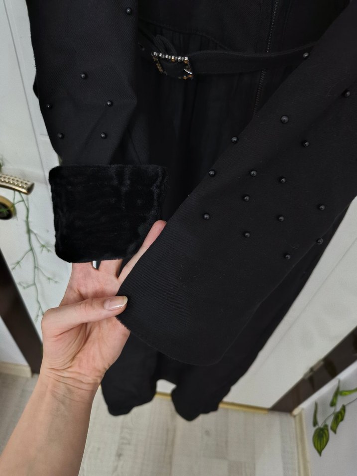 Siyah Uzun Kemerli Tesettür Kadın Kaban - Görsel 4