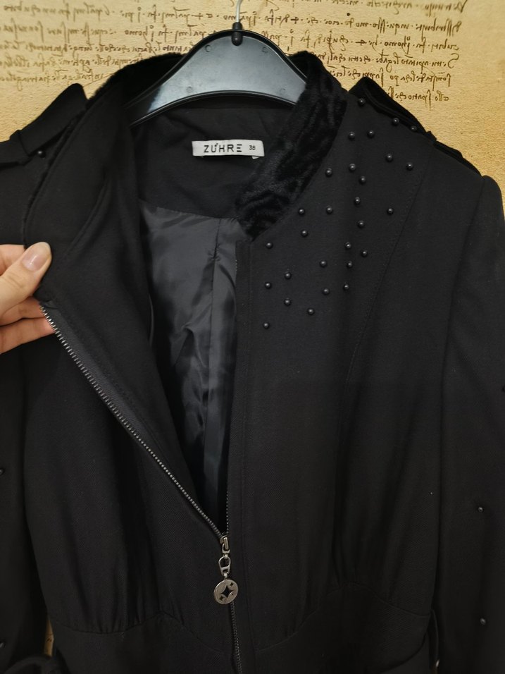 Siyah Uzun Kemerli Tesettür Kadın Kaban - Görsel 3