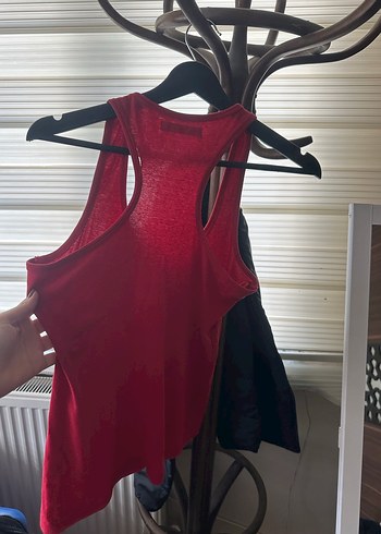 Kırmızı atlet - Görsel 2