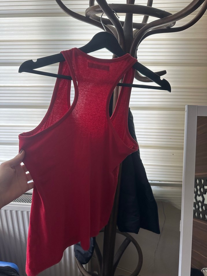 Kırmızı atlet - Görsel 2