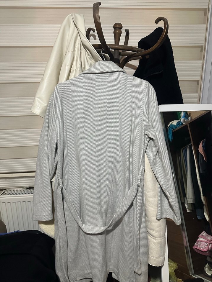 Açık gri uzun kaban - Görsel 2